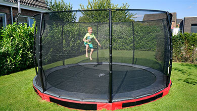 Hoe graaf ik een trampoline in?