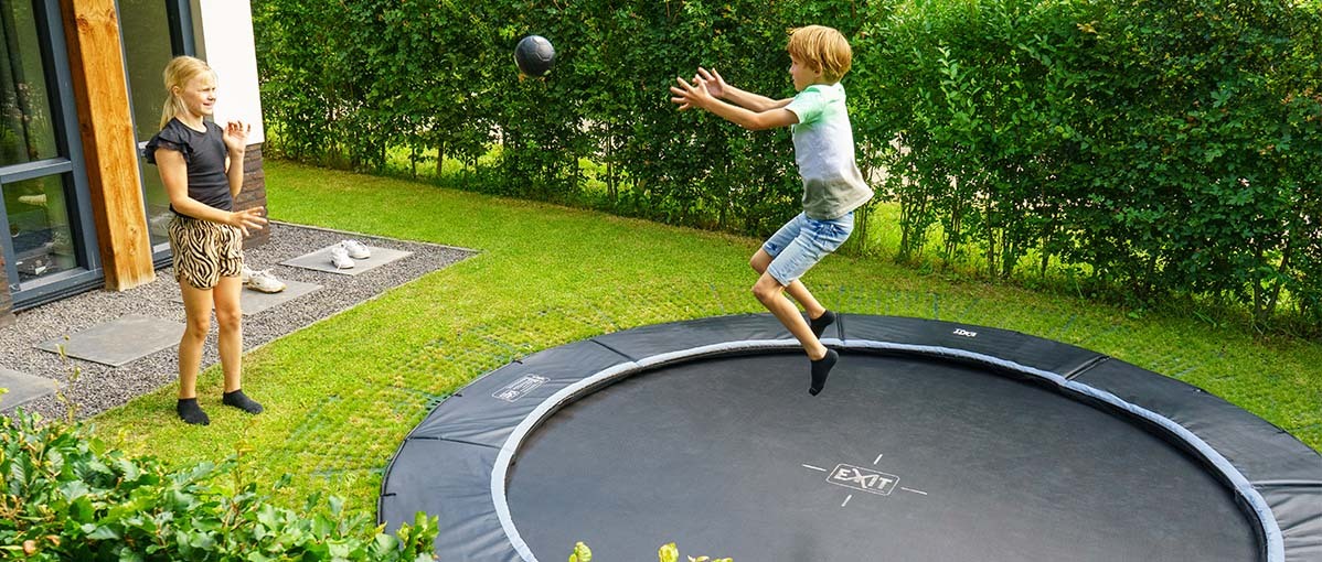 Verzekerd van een veilige trampolinesprong dankzij veiligheidstegels