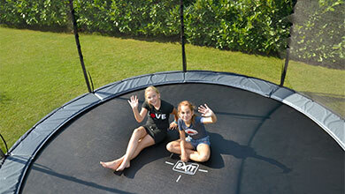 Een ingraaftrampoline of een trampoline op poten?