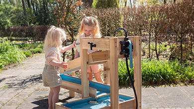 AquaFlow waterbaan van EXIT Toys: spelen met water in de tuin