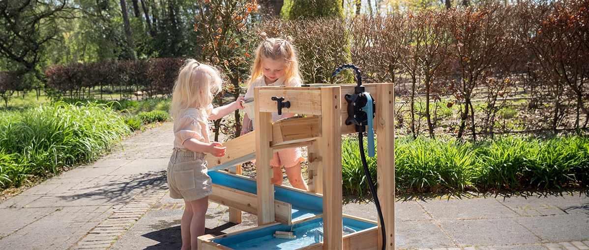 AquaFlow waterbaan van EXIT Toys: spelen met water in de tuin