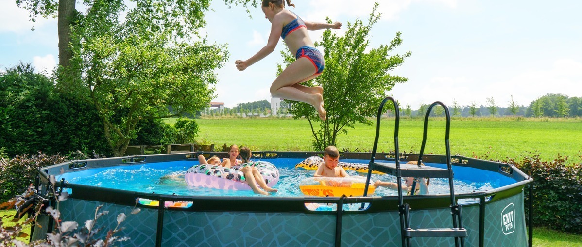 Zwembad vullen bij droogte: zo doe je het slim en bewust | EXIT Toys