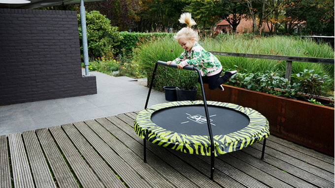 Buitenspelen in een kleine tuin met EXIT