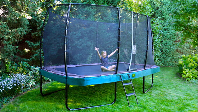 Een ingraaftrampoline of een trampoline op poten?