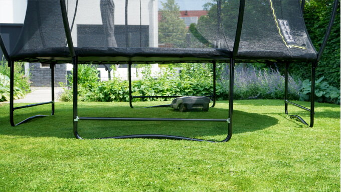 EXIT robotmaaierstop: dé oplossing voor trampolines in het gras
