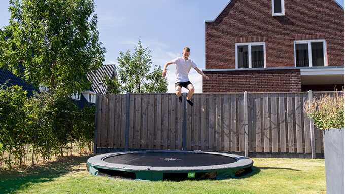 Wat is het verschil tussen een inground trampoline en een opbouw trampoline?