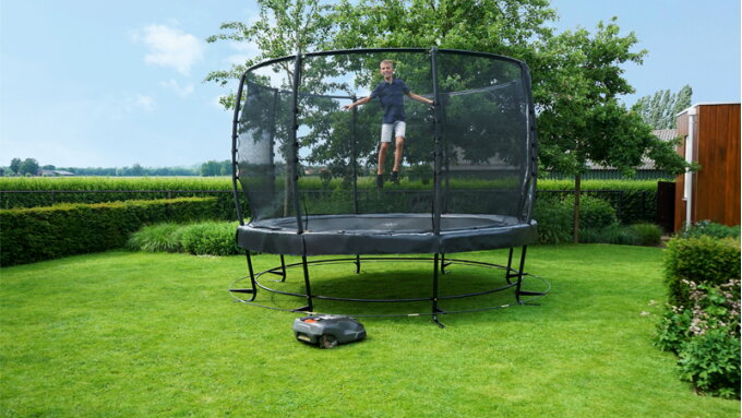 EXIT robotmaaierstop: dé oplossing voor trampolines in het gras