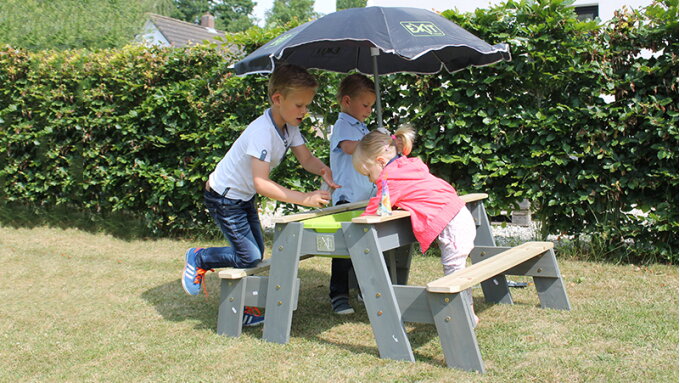 Buitenspelen in een kleine tuin met EXIT Toys